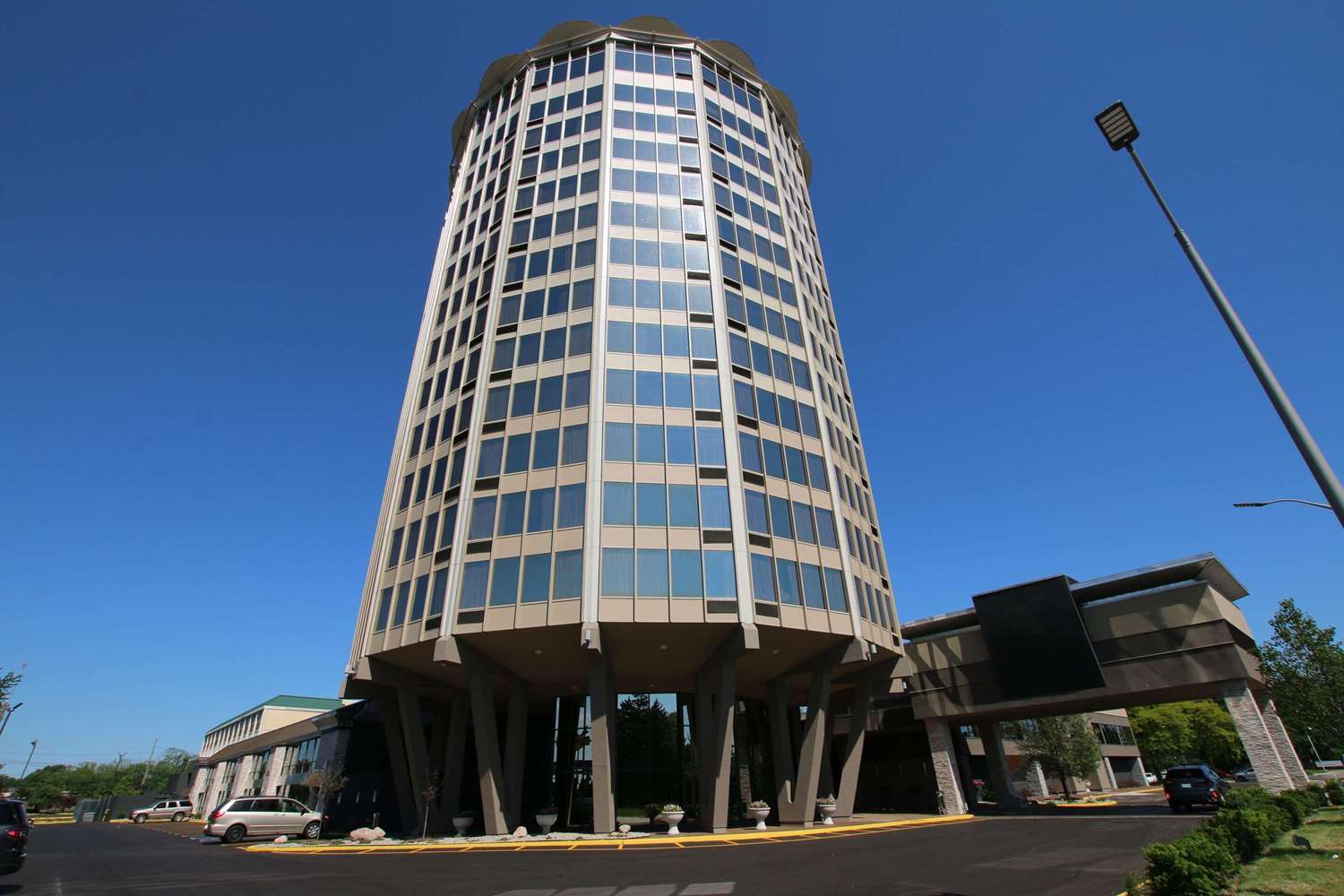 Radisson Hotel Southfield-Detroit 3/53