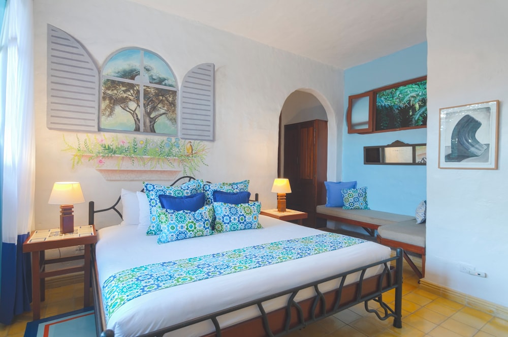 Family Suite, King and Twin Beds