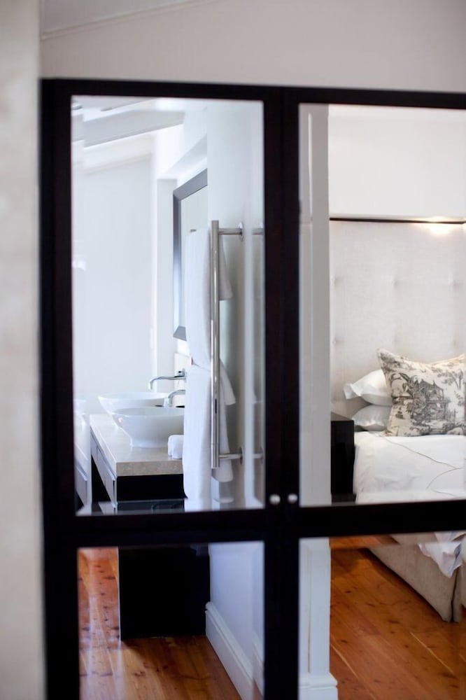 Banksia Boutique 44/49