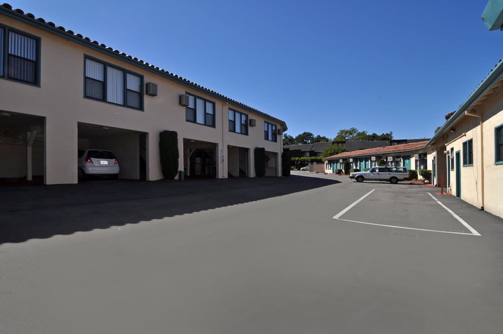 Marinwood Inn & Suites 34/43