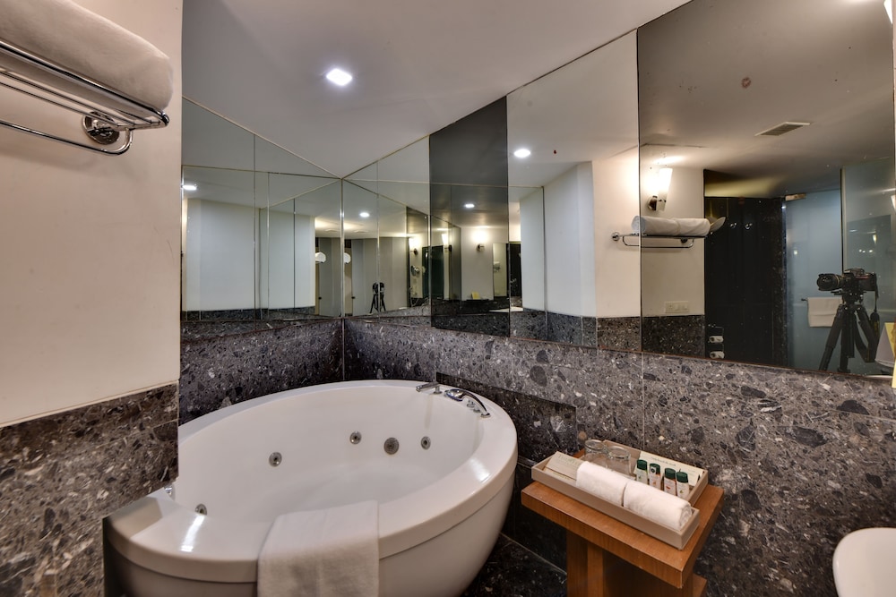 The Fern Residency Subhash Bridge Ahmedabad 64/65