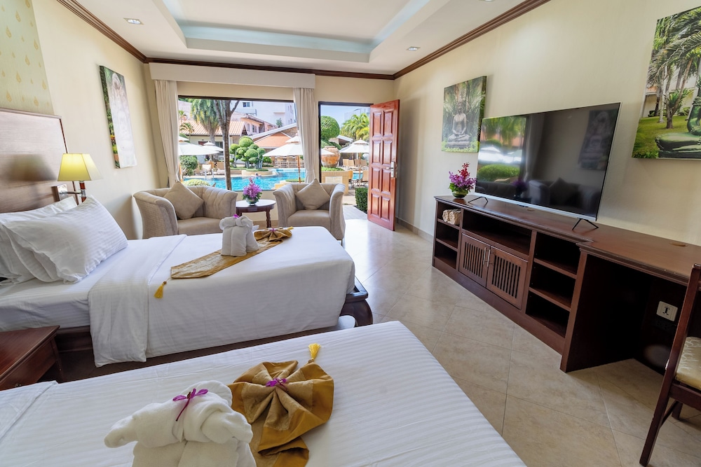 Deluxe Room Poolside (Twin)