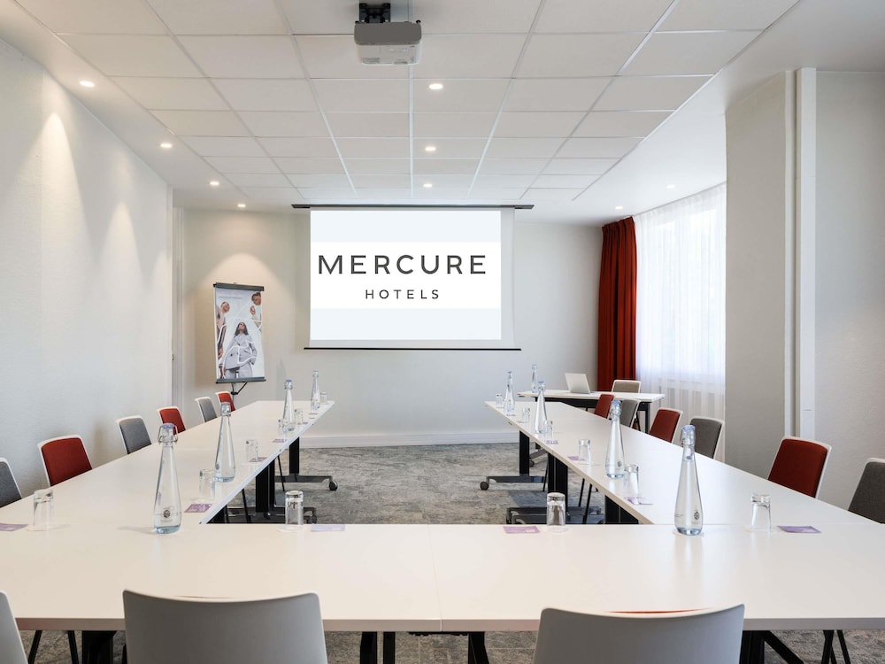 Mercure Paris La Defense 54/66