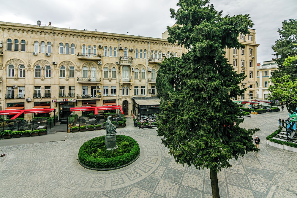 Bristol Hotel Baku 35/51