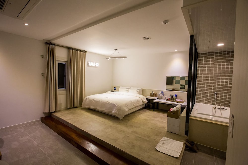 The Zenith Hotel 25/60