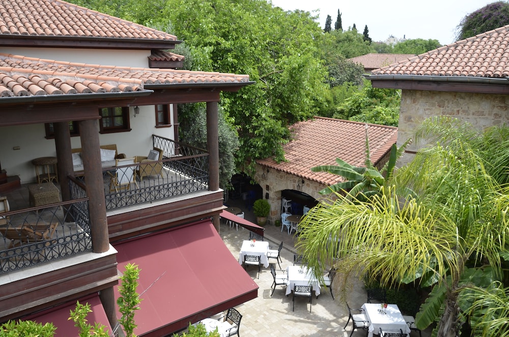 Tuvana Hotel 69/71