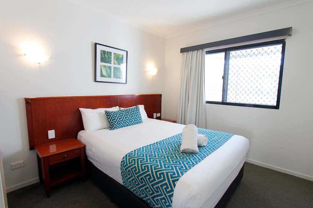 1 BEDROOM, APARTMENT, KITCHENETTE