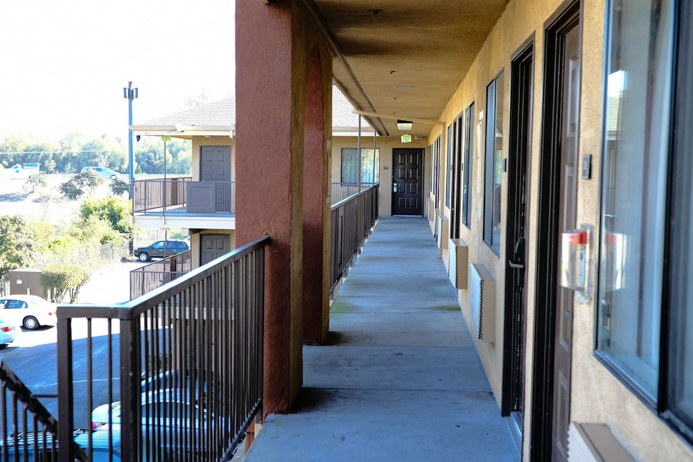 Budget Inn and Suites Stockton 7/55
