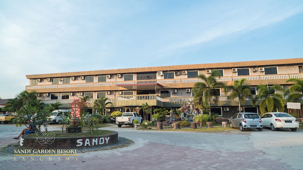 Sandy Garden Resort 5/40
