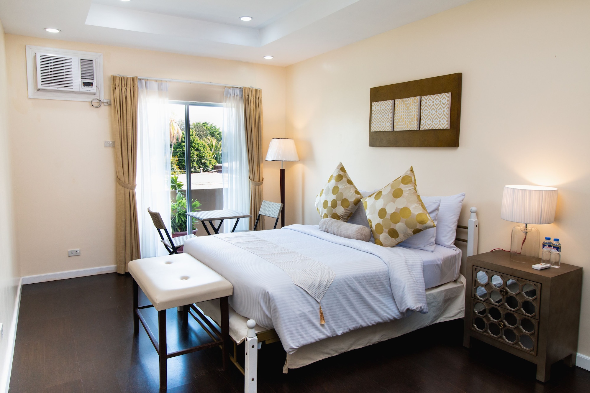 Sierra, Suite, 1 Queen and 1 Single Bed