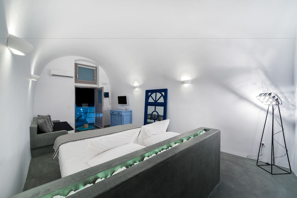 MODERNITY SUITES 7/65