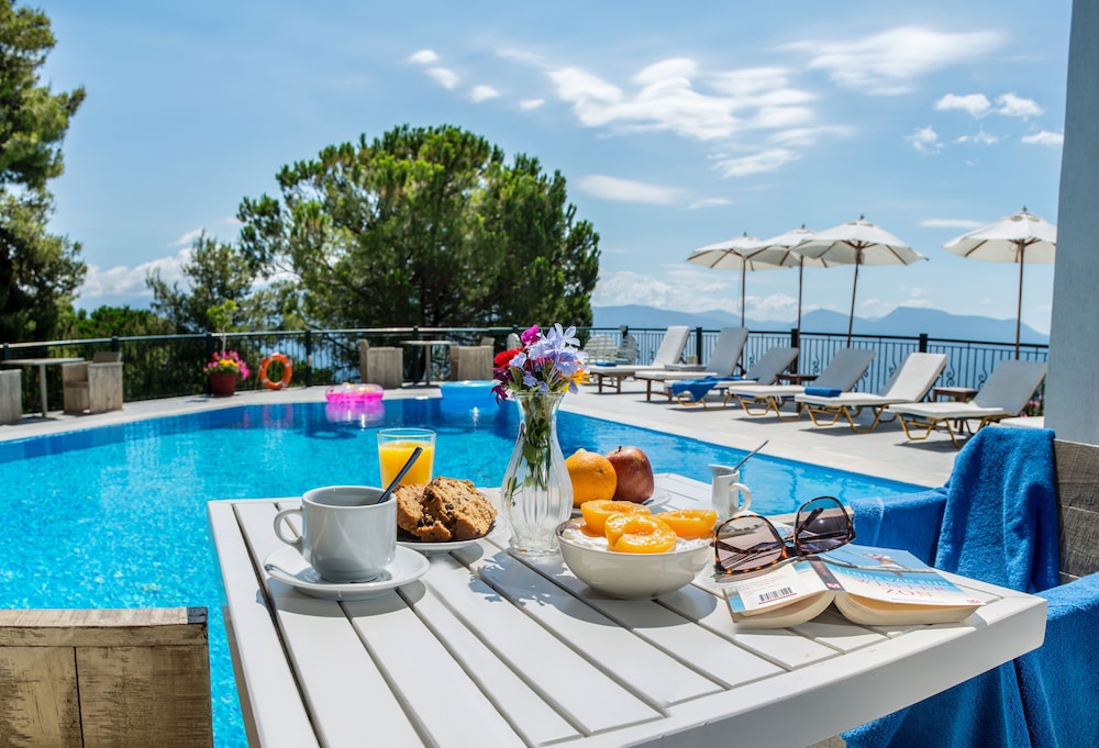 ALIKI HOTEL 63/76