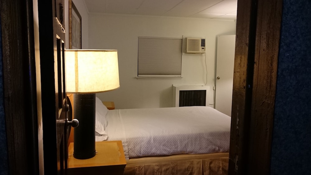 Greenview Inn Riverhead 34/68