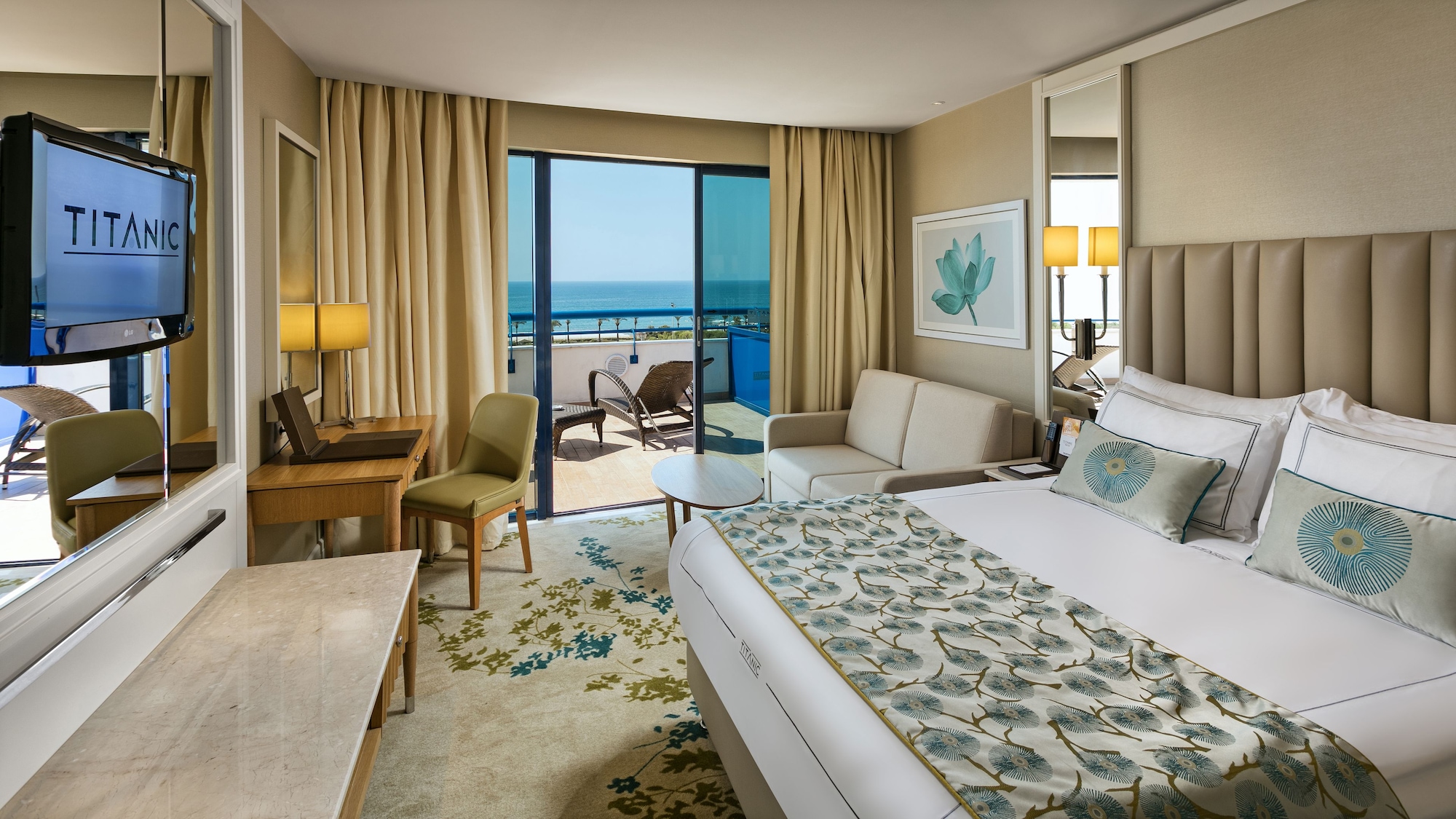 JUNIOR SUITE.
