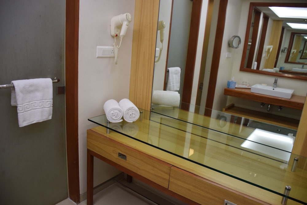 St Laurn Meditation And Spa 25/50