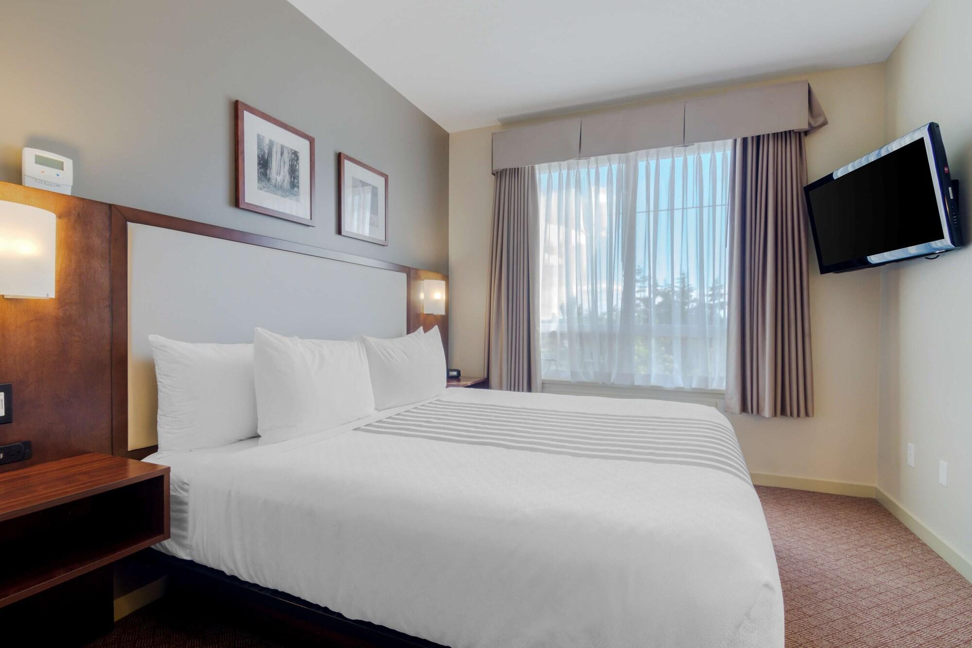Suite, Multiple Beds, Sofa, Kitchenette