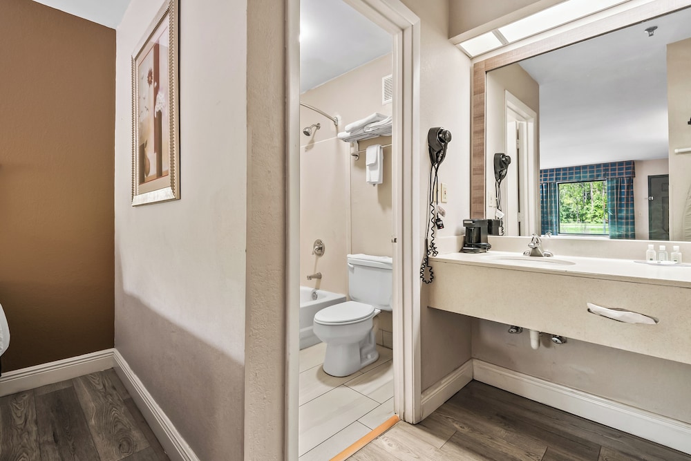 غرفة قياسية بسرير كينج، Quality Inn Quincy Tallahassee West FL 4/7