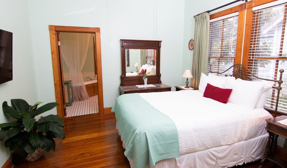 Cottage, Queen Bed, Pet Friendly
