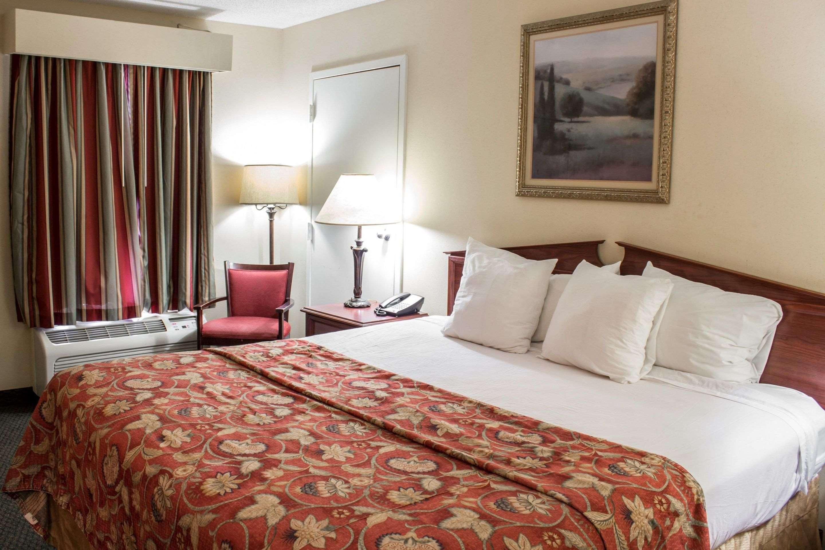 Econo Lodge Greenville near University 29/64