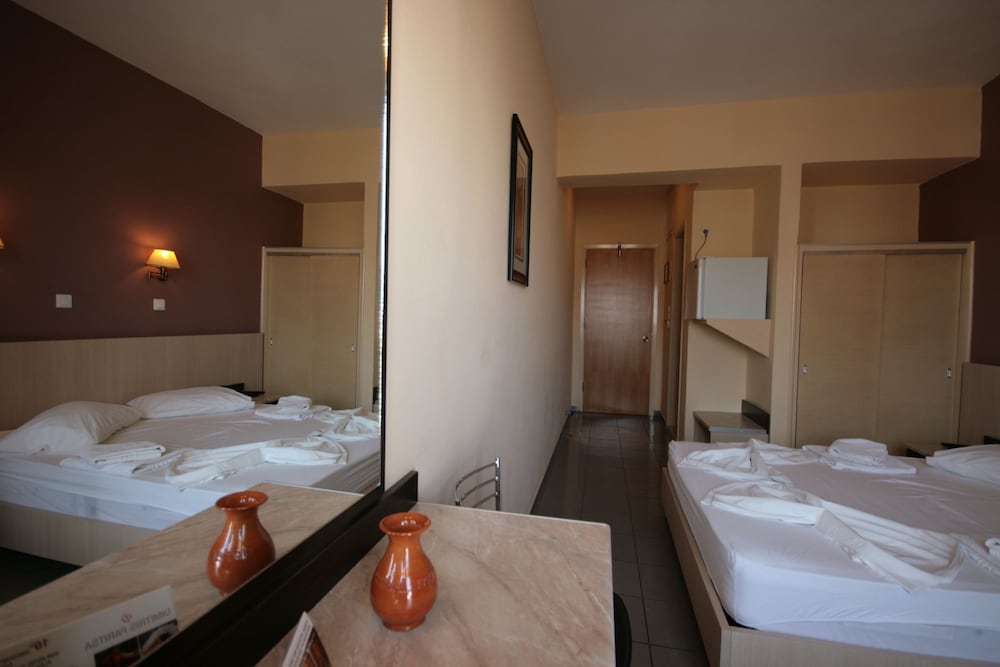 Dimitris Paritsa Hotel 24/44