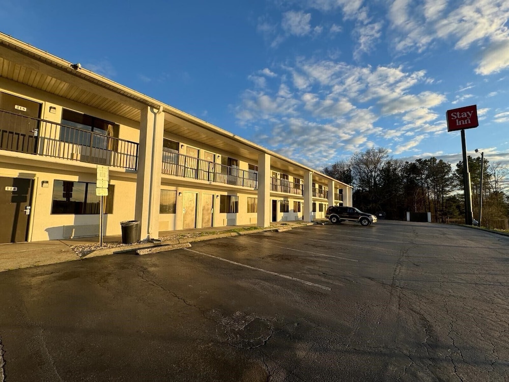 Super 8 by Wyndham Kannapolis 26/33