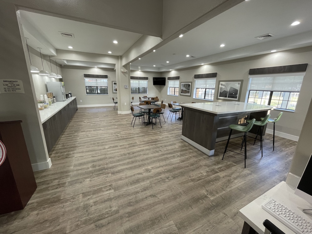 Quality Suites Houston Hobby Airport Ex Super 8 23/33