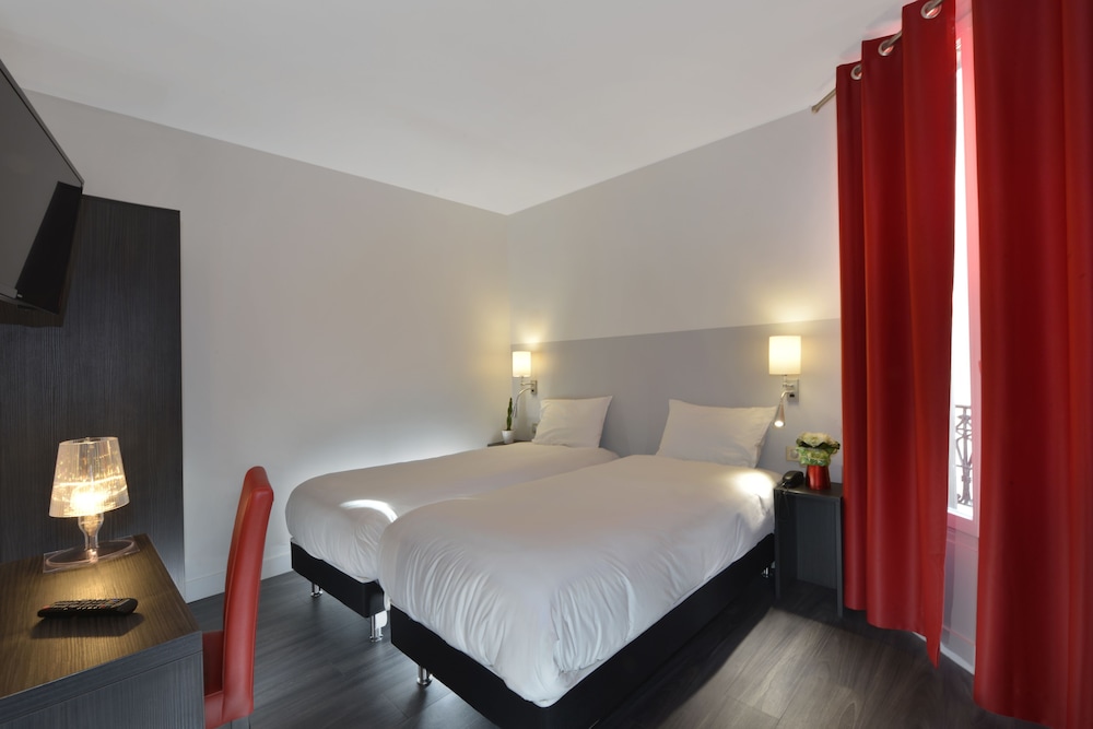 Hotel Douglas 4/35