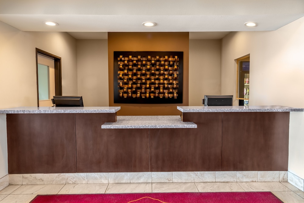 Landmark Suites 7/50