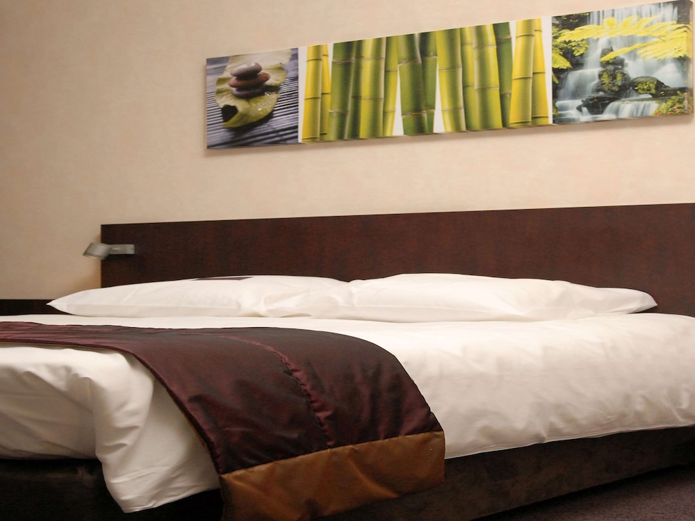Mercure Caen Centre Port de Plaisance 30/75