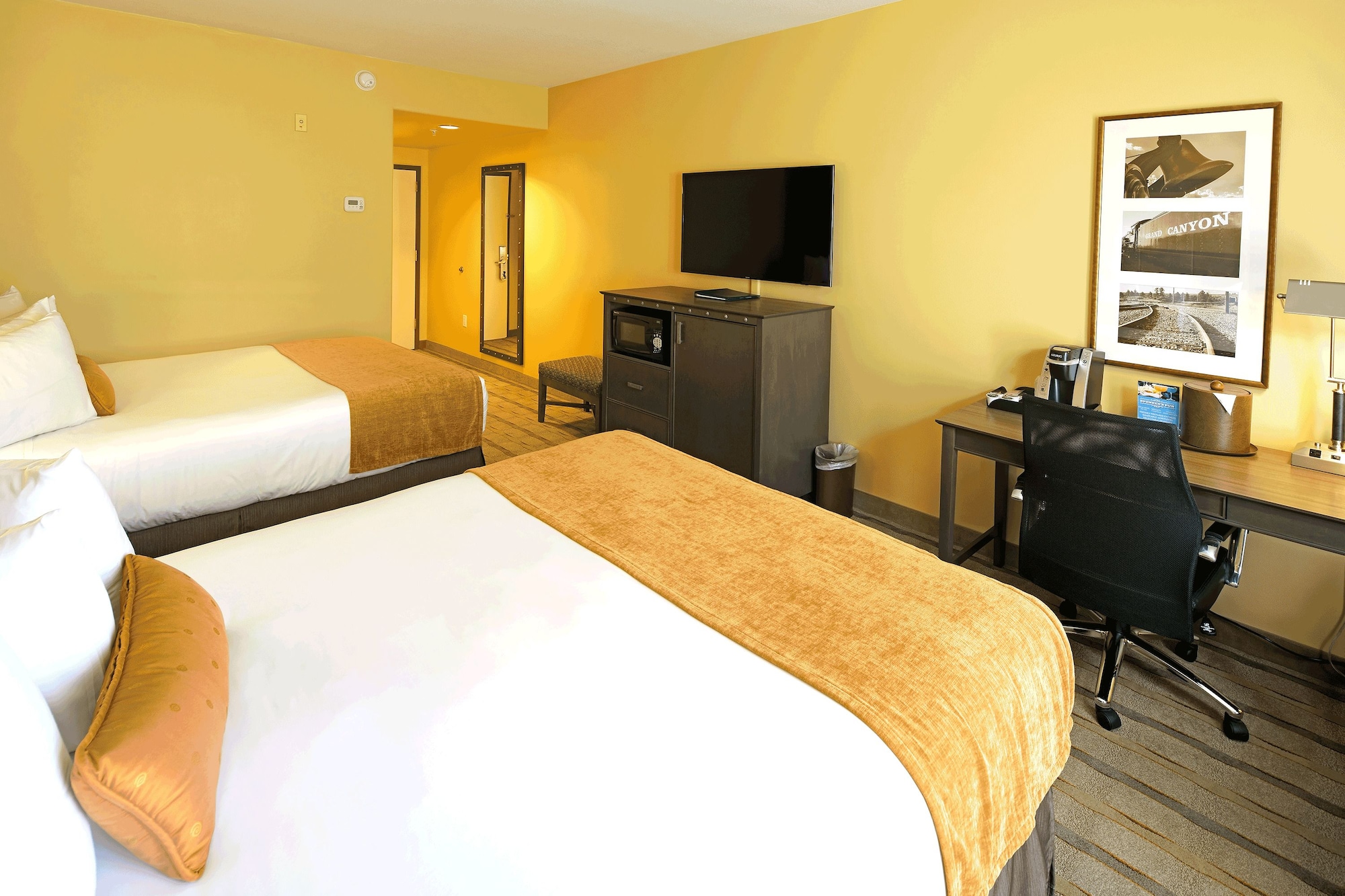 DELUXE, 2 QUEEN BEDS