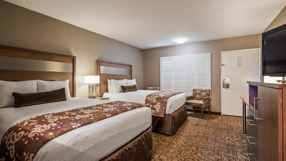 Best Western Plus Anaheim Inn 25/59