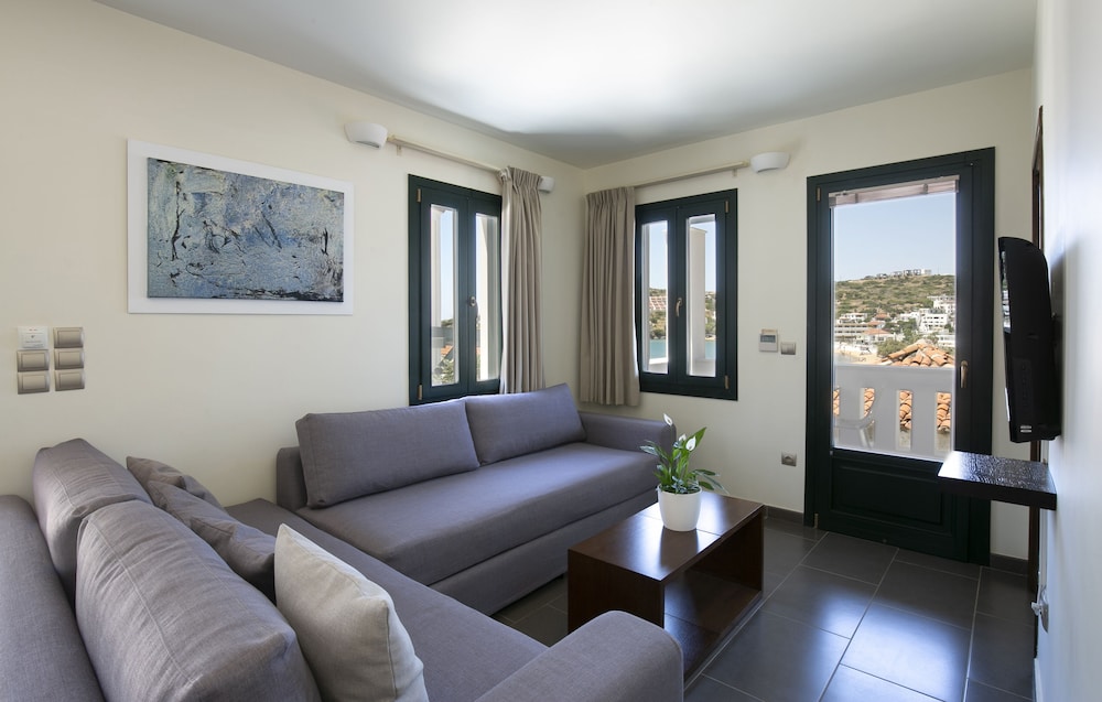KRINOS SUITES HOTEL 23/50