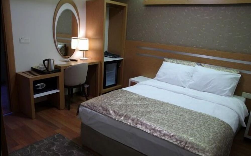 Room, Double Bed