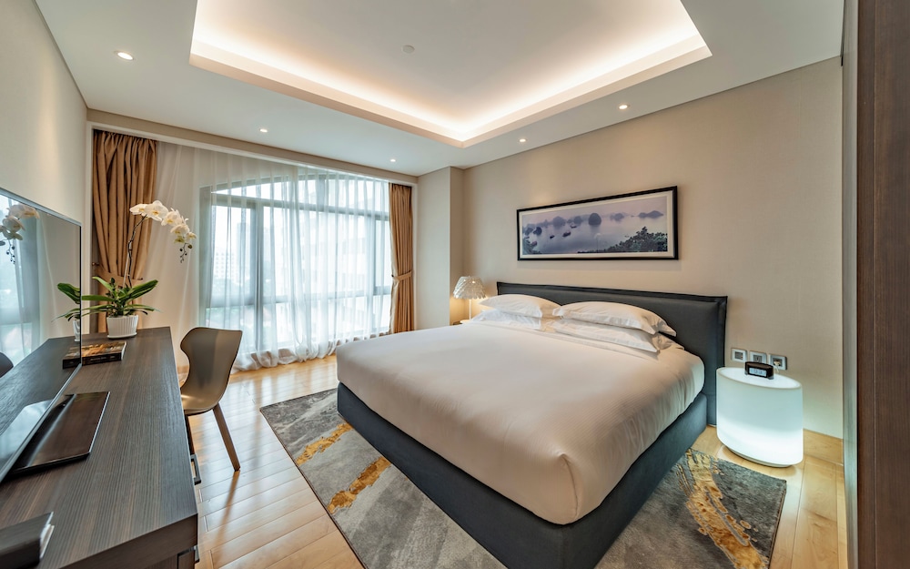 GRAND, SUITE, CITY VIEW