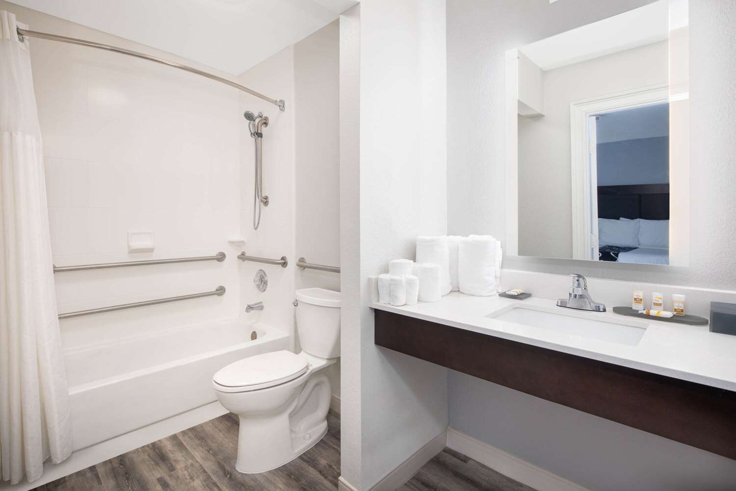 La Quinta Inn & Suites by Wyndham Atlanta Airport South 47/47
