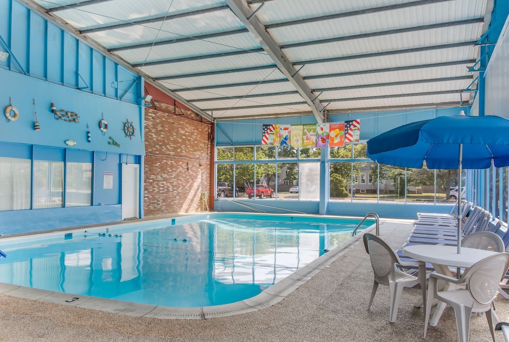 Americas Best Value Inn Suites Hyannis Cape Cod 3/42