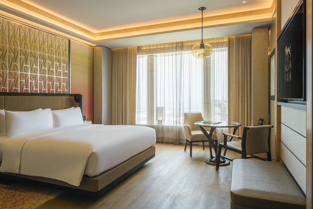 RESORT, PREMIER, KING BED, WITH VIEW
