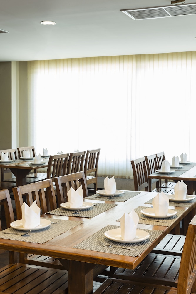 Asia Hotels Group (Poonpetch Hotel) 51/63