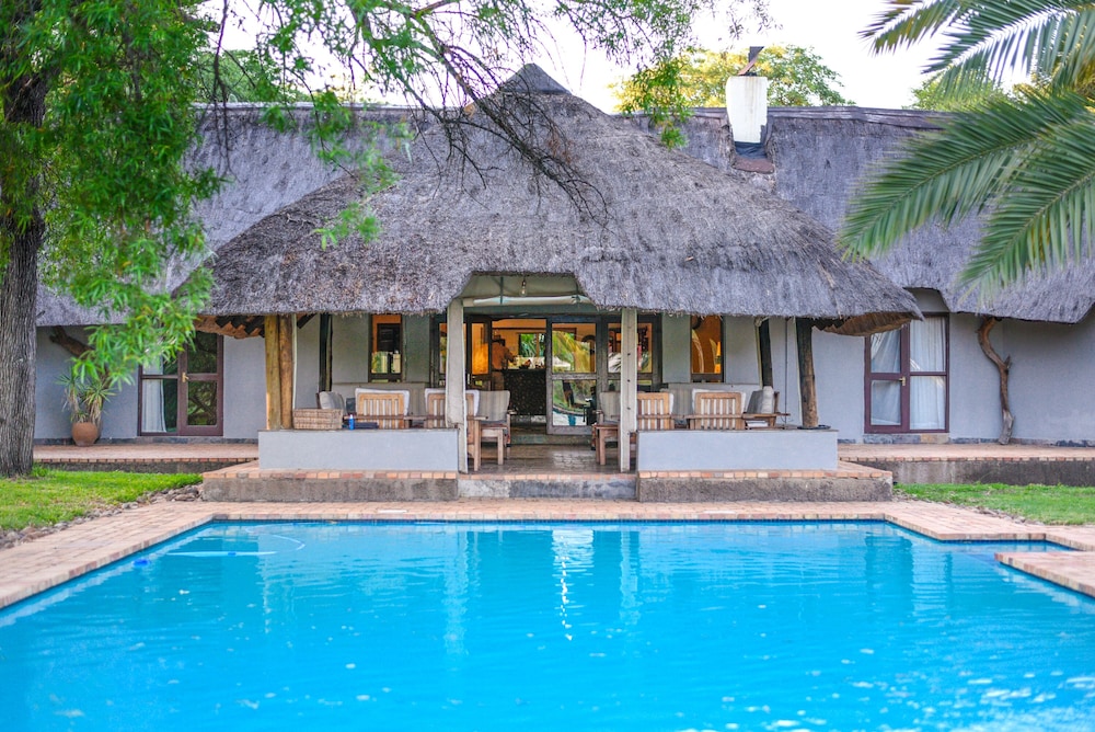 Mziki Safari Lodge 10/76