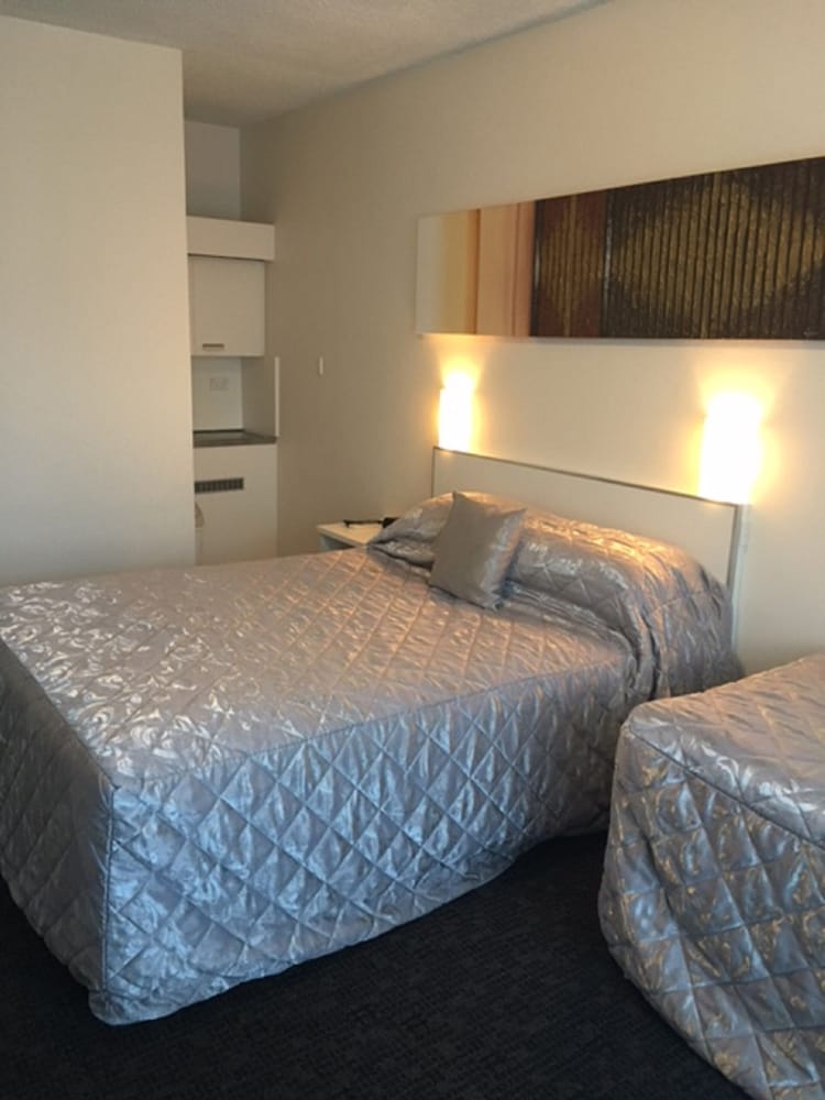 CRONULLA MOTOR INN 8/45
