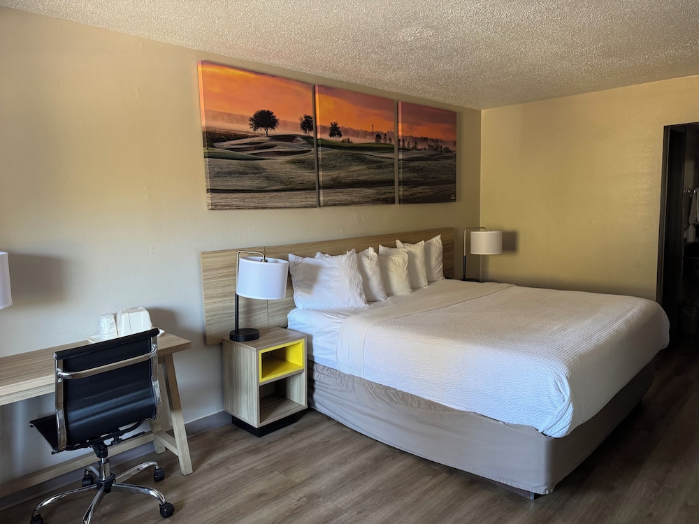 غرفة بسرير كينج، Days Inn by Wyndham Brooksville/Dade City 3/4