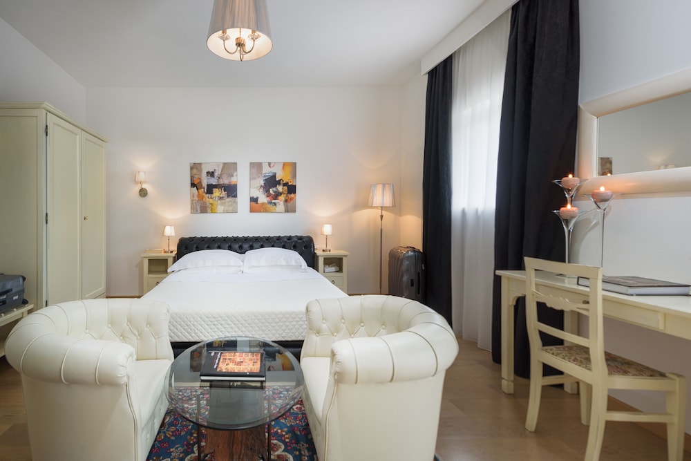Hotel Corsignano 37/72