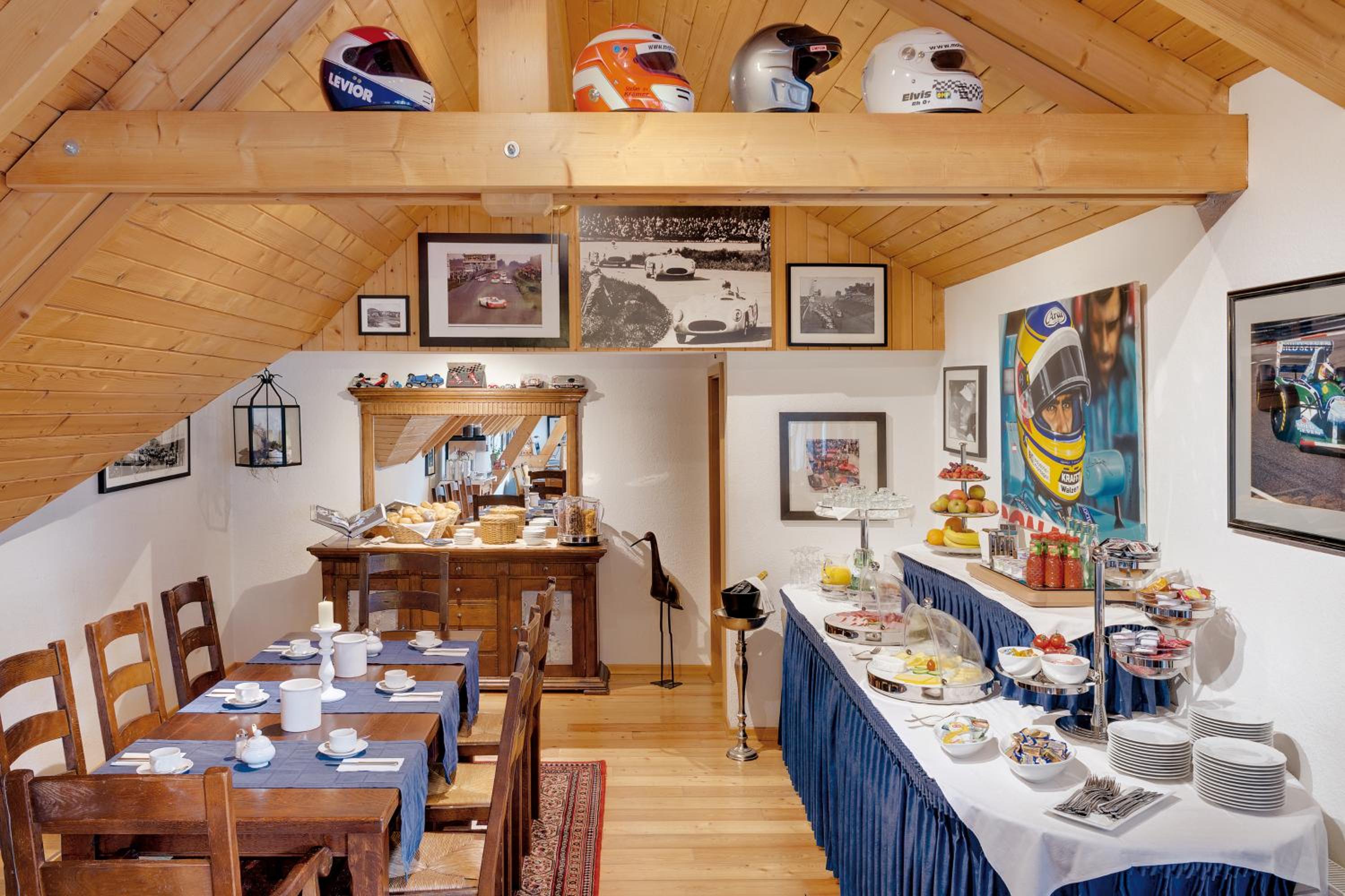 Motorsport Hotel 15/27
