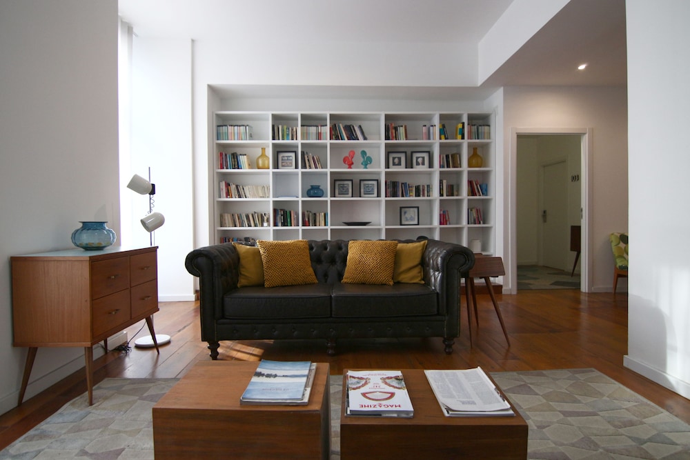 The 8 Downtown Suites 51/67