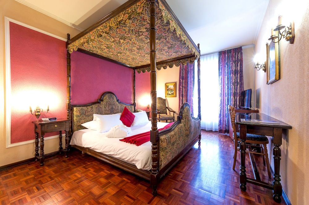 Diplomate Hotel 10/40