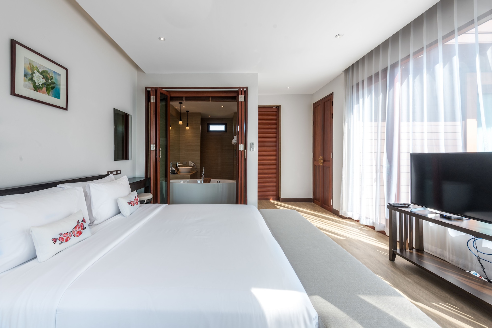 GRAND, POOL, VILLA