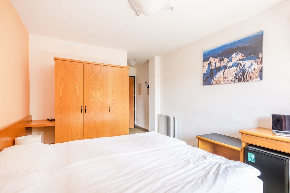 DELUXE, DOUBLE BED