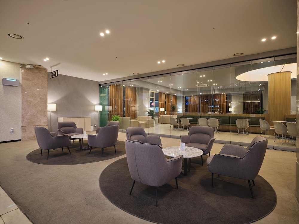 Queen Vell Hotel Wedding 45/63