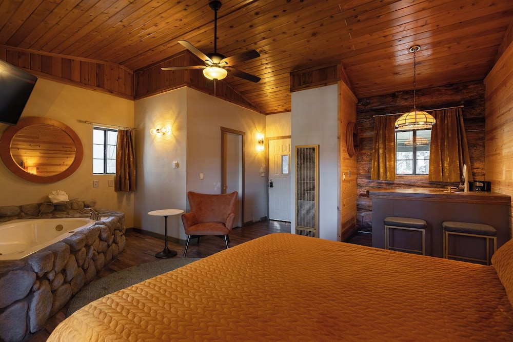 Black Forest Lodge And Cabins 36/50