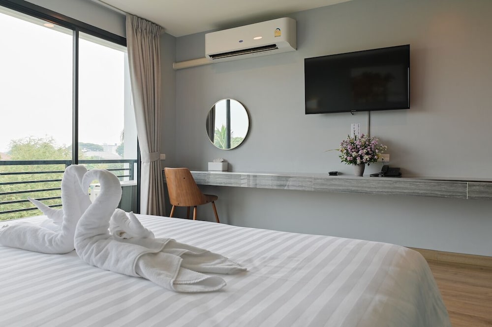 Le Lert Hotel Ratchaburi 4/24